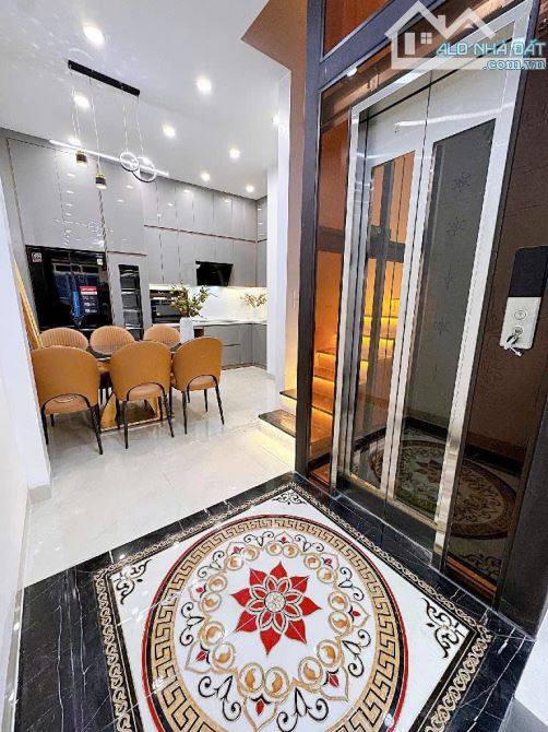 Vị trí trung tâm Hà Đông ngõ to rộng, thông trước sau, ô tô đỗ vào được tận nhà